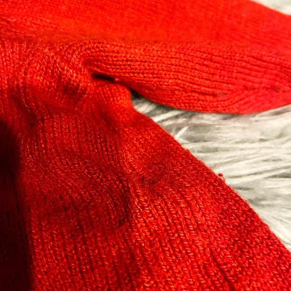 Red Gap sweater - Picture 3 of 4